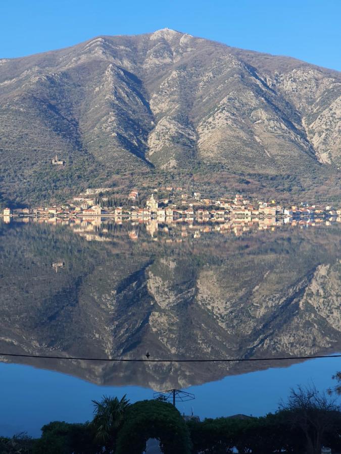 La Grande Apartments Kotor Exteriör bild