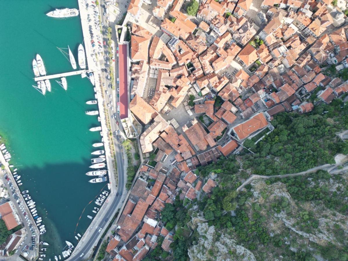 La Grande Apartments Kotor Exteriör bild