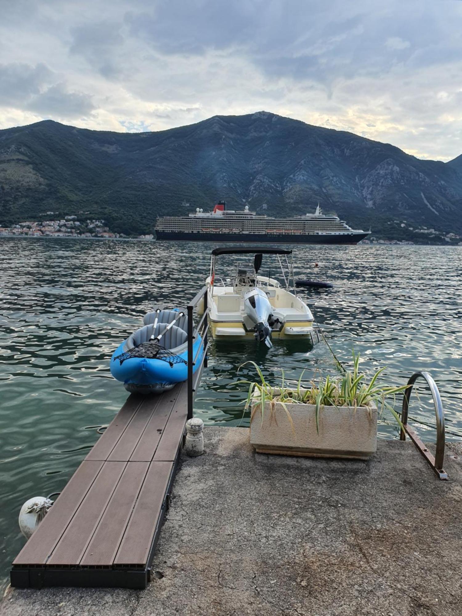 La Grande Apartments Kotor Exteriör bild