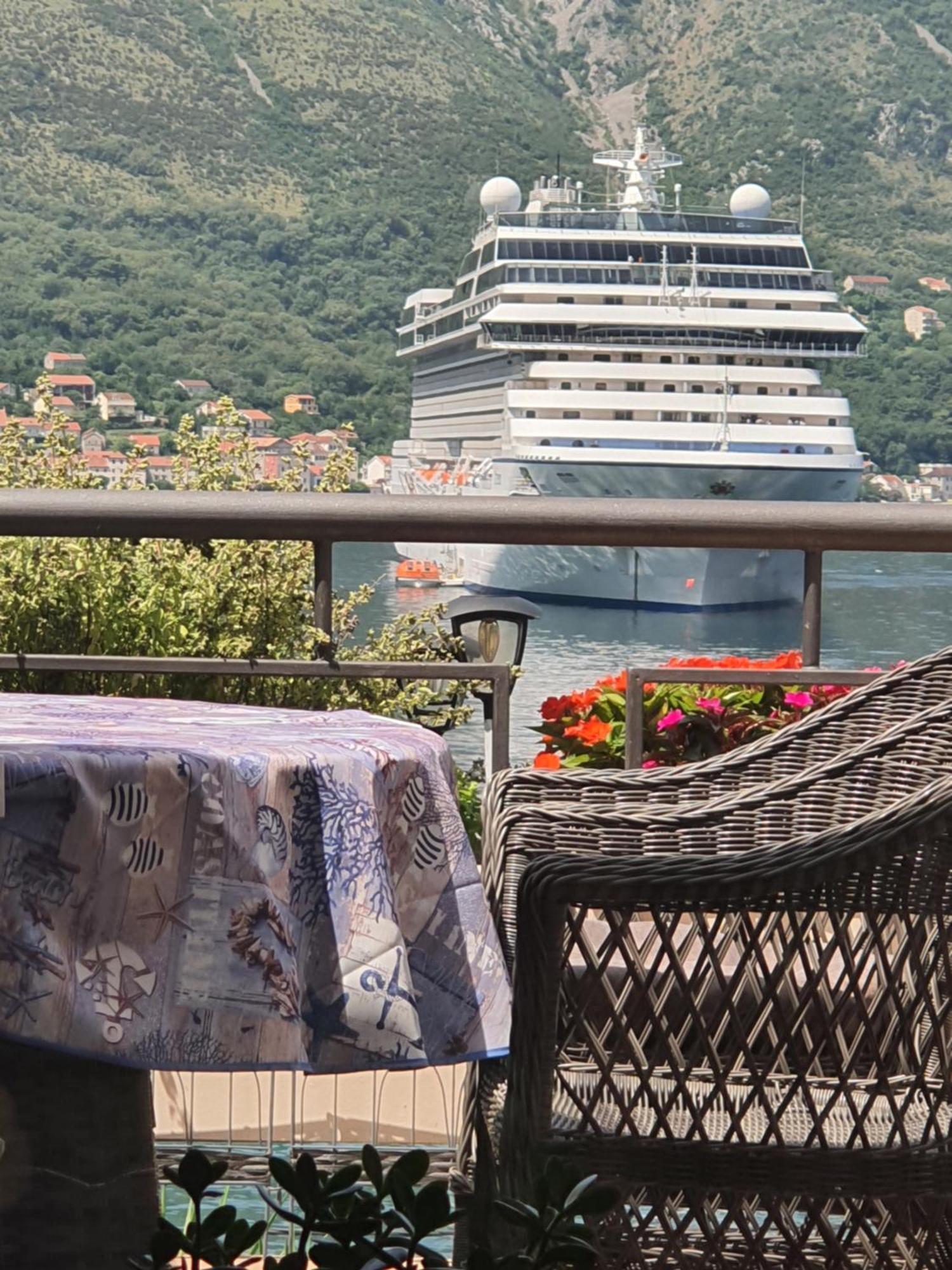 La Grande Apartments Kotor Exteriör bild