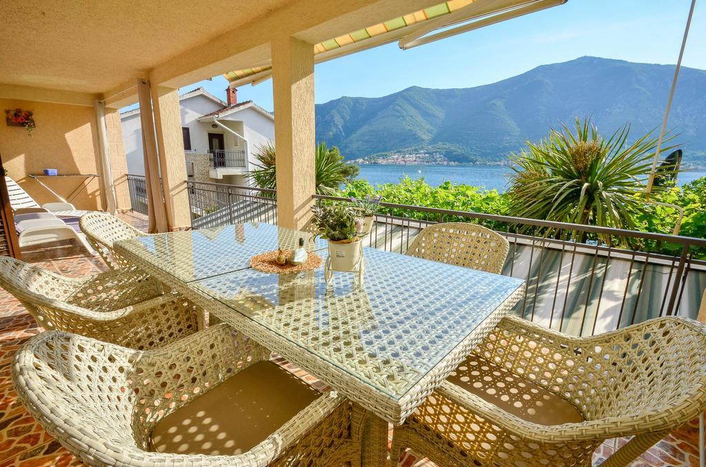 La Grande Apartments Kotor Exteriör bild